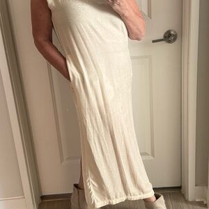 Velvet by Graham & Spencer Cream Maxi Dress-sz Med. NWT